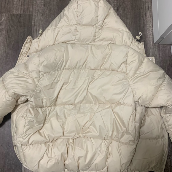 White puffer jacket. - Picture 5 of 5